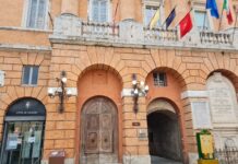 Foligno, dopo nidi e mense la protesta si allarga: stato di agitazione per il personale del Comune