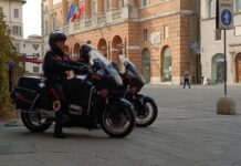 Tradito dal nervosismo durante un controllo: 29enne arrestato con cocaina e contanti