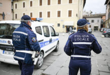 Furto in appartamento, arrestato dalla polizia locale dopo l’inseguimento a piedi