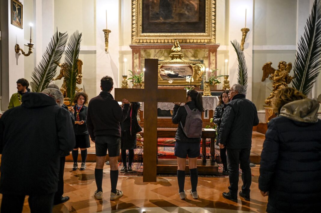 Il Cammino dietro la Croce, Pasqua 2024 (foto Alessio Vissani)