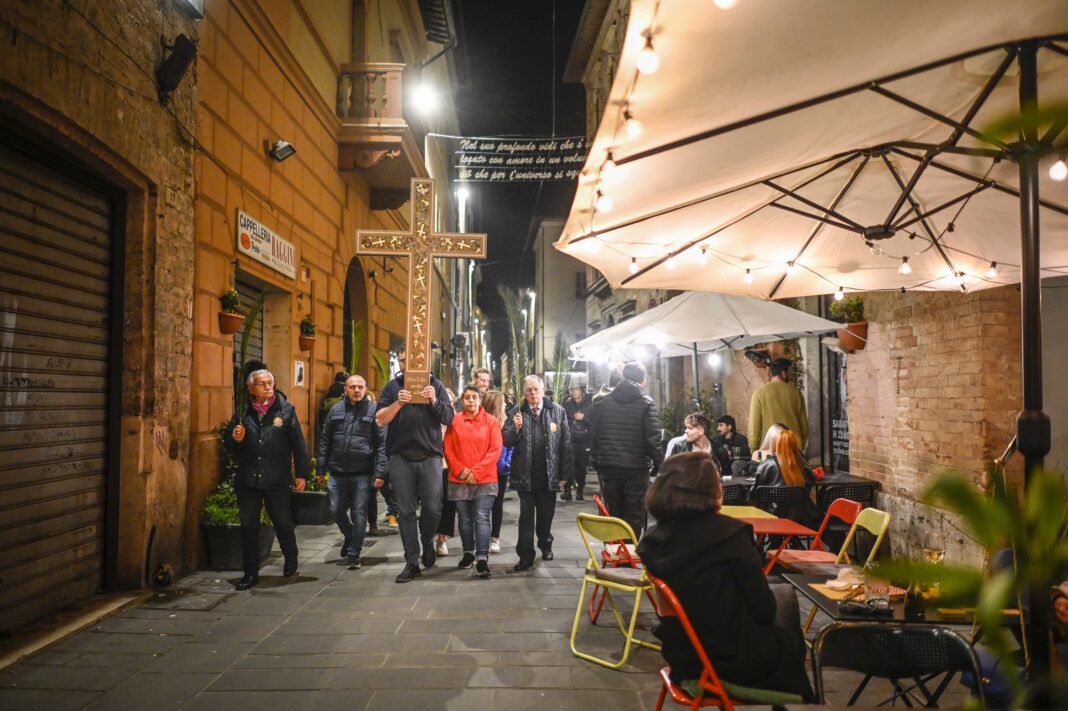 Il Cammino dietro la Croce, Pasqua 2024 (foto Alessio Vissani)