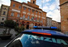 Notte turbolenta in piazza Don Minzoni, due persone in ospedale: tra le piste seguite la rissa