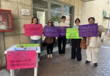 Infiltrazioni al consultorio Subasio, non si ferma il sit in di protesta