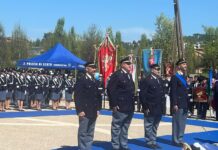 Si barricò in casa lanciando mobili: premiati i poliziotti che evitarono la tragedia a Foligno