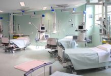 Ciclista colpito da arresto cardiaco in strada: salvato da un’infermiera