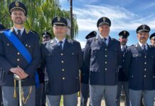 Si barricò in casa lanciando mobili: premiati i poliziotti che evitarono la tragedia a Foligno