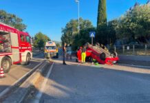 Auto si ribalta alla Paciana: a bordo tre persone