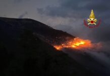 Incendi sull’Appennino: tregua sul monte Cucco, resta l’emergenza a Nocera e Spoleto