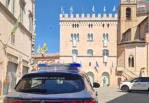 Anziani minacciati di morte per soldi: braccialetto elettronico per il figlio e la compagna