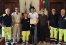 Principio d’incendio a Borgo Trevi: ventenne interviene e spegne le fiamme