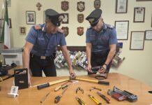 Bevagna, in giro all’alba con arnesi da scasso e documenti falsi: denunciati tre uomini