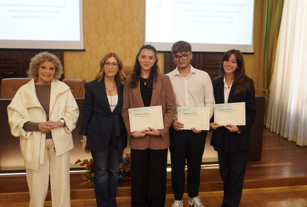 Gli studenti premiati dalla Fondazione Carifol
