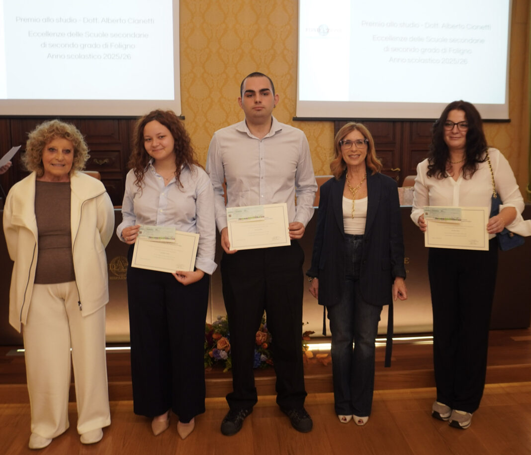 Gli studenti premiati dalla Fondazione Carifol