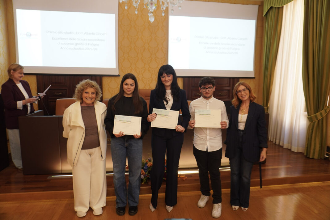 Gli studenti premiati dalla Fondazione Carifol