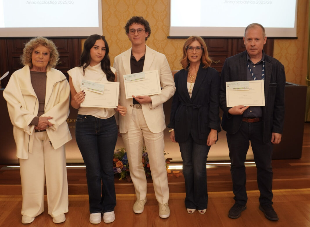 Gli studenti premiati dalla Fondazione Carifol