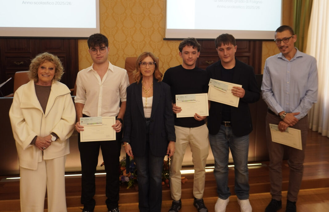 Gli studenti premiati dalla Fondazione Carifol