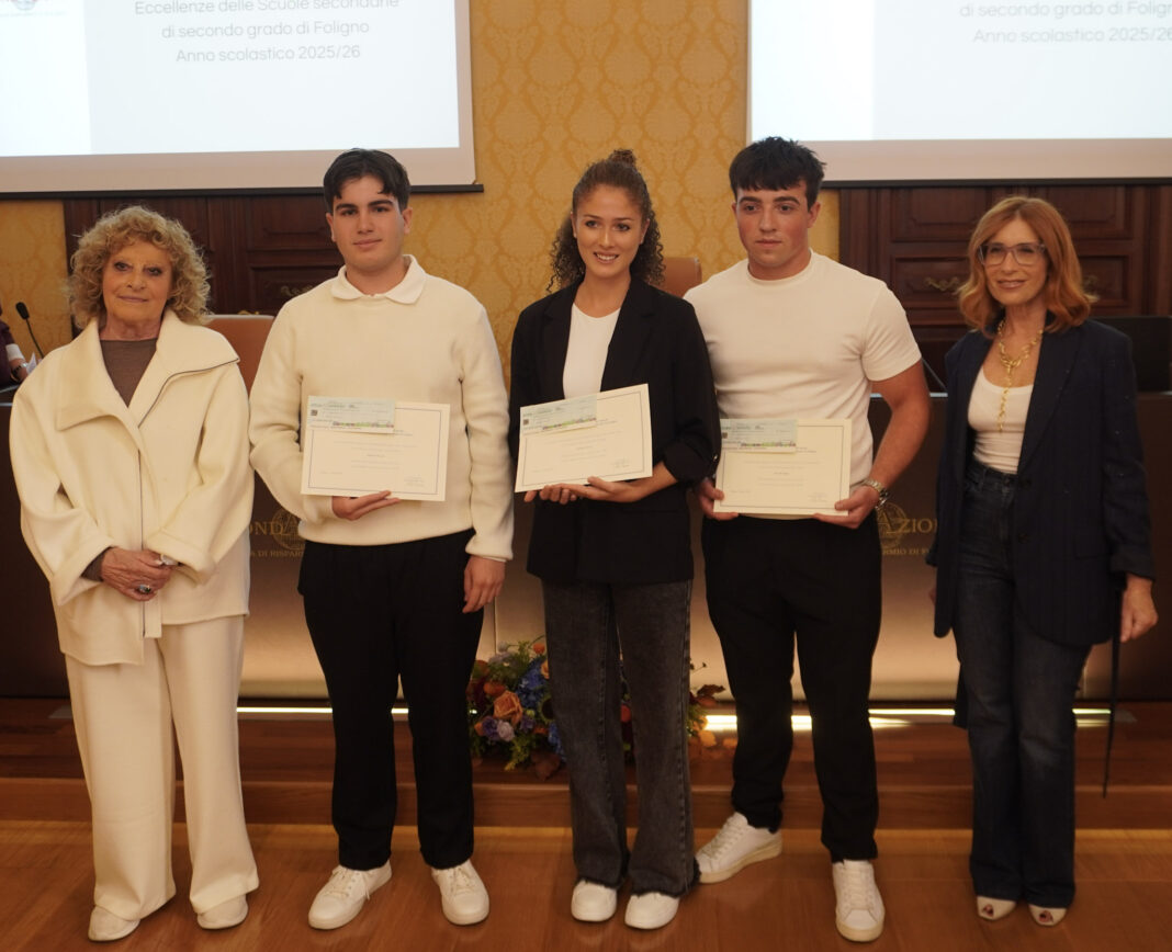 Gli studenti premiati dalla Fondazione Carifol
