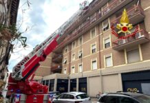 Foligno, incendio sul terrazzo di un appartamento in centro storico: nessun ferito